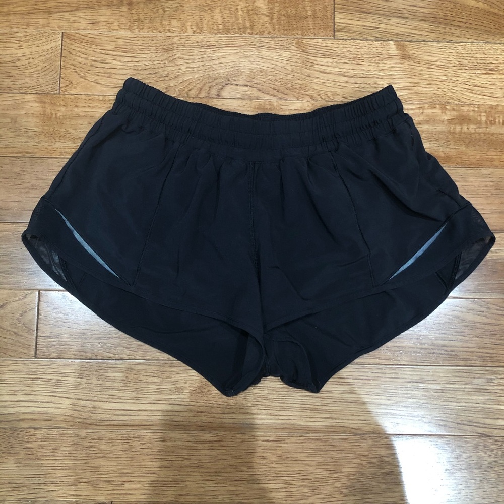 Hotty Hot 2.5” lululemon shorts